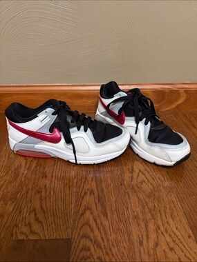 Nike White, Black, Pink & Grey Low-Top Athletic Sneakers (women’s 6.5)